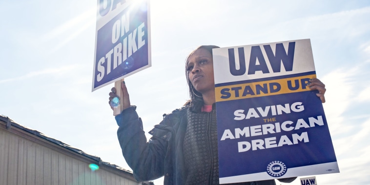 231028-uaw-strike-mjf-1341-356f69-rWQ6YA.jpg